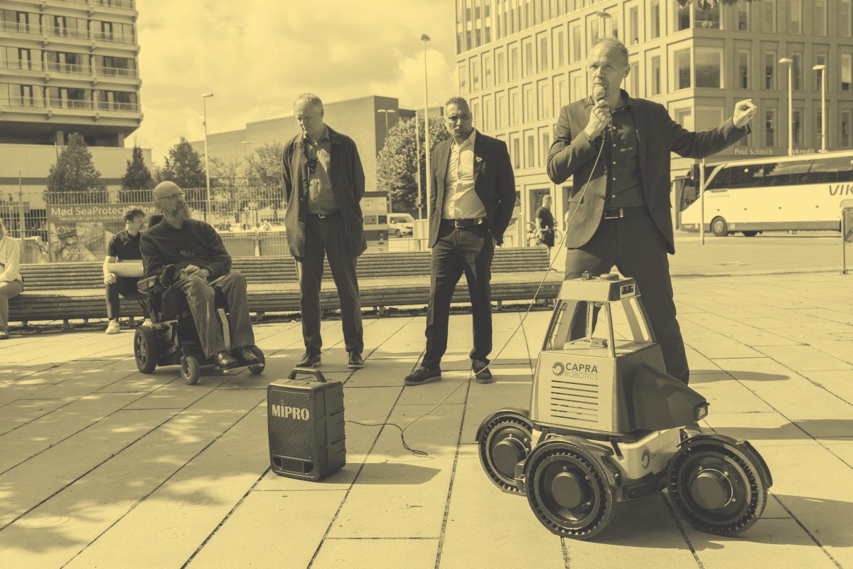 Speach at the first driving with an autonomous robot.